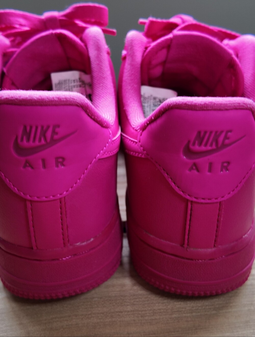 Women’s Nike Air Force 1 '07 "Fireberry" (Style DD8959-600)/ Size 7 - Picture 5 of 10